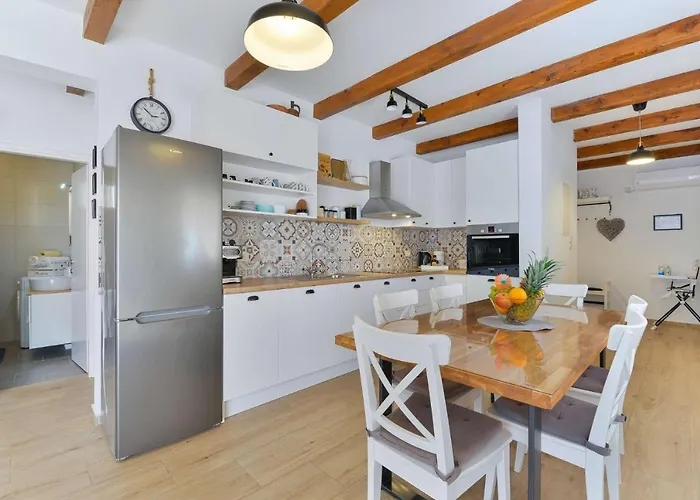 House Barba - Vrana פאקוסטאן