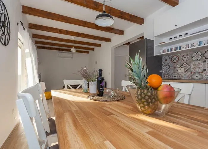 House Barba - Vrana * פאקוסטאן