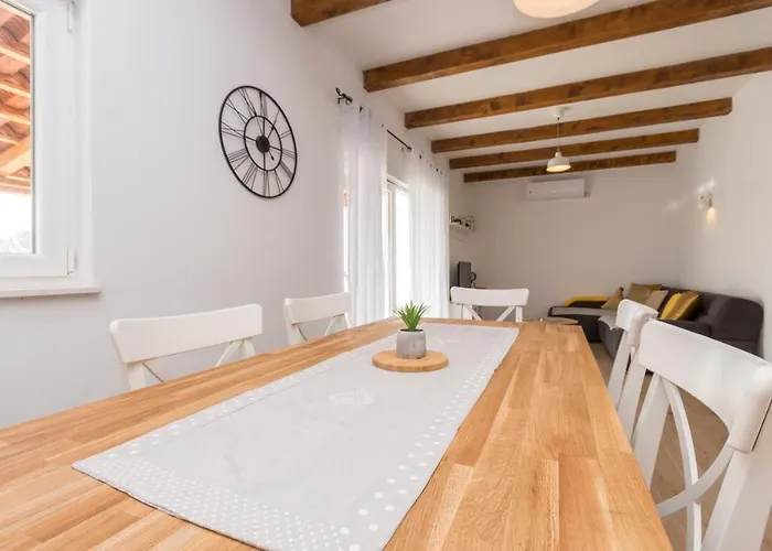 House Barba - Vrana פאקוסטאן